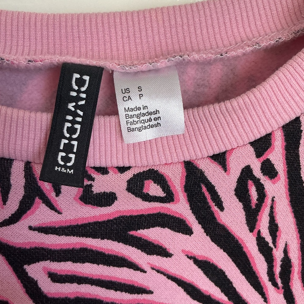 H&M Pink and Black Patterned Cropped Sweatshirt - Picture 2 of 2